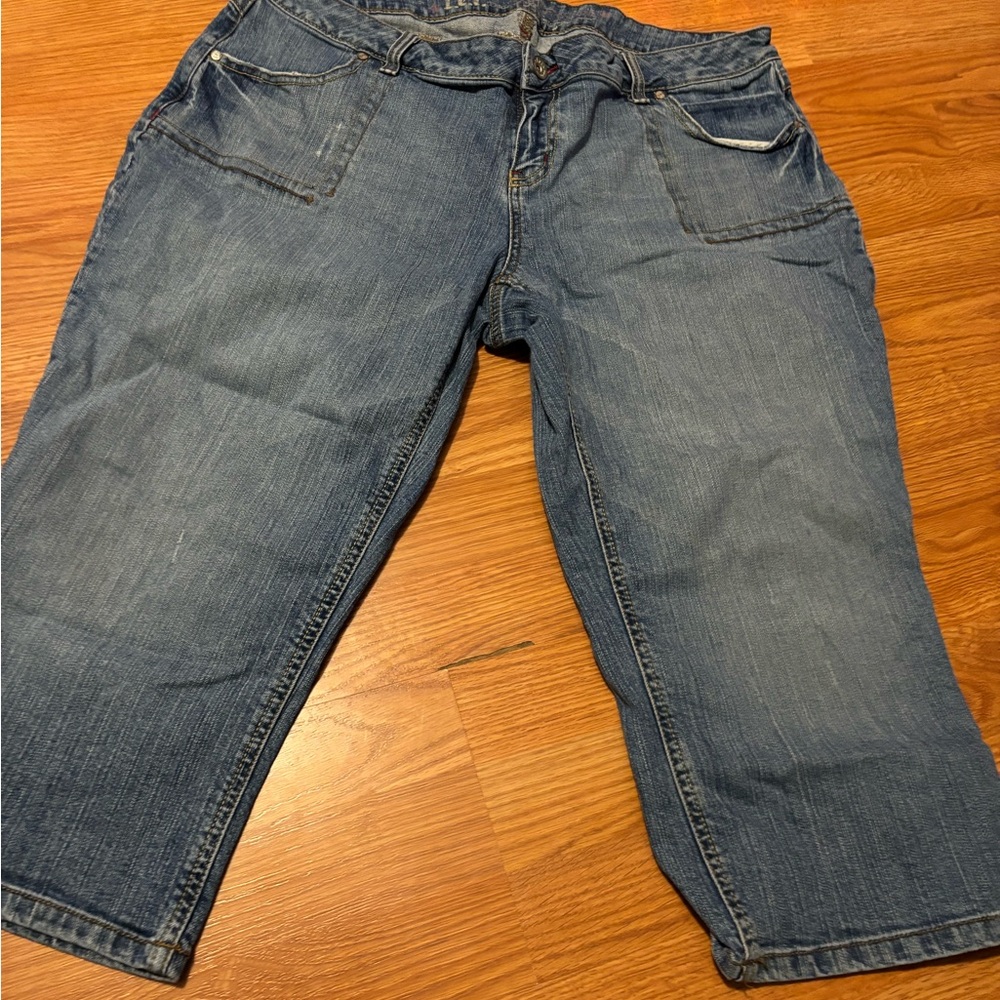 LEI Women's Cropped Blue Jeans